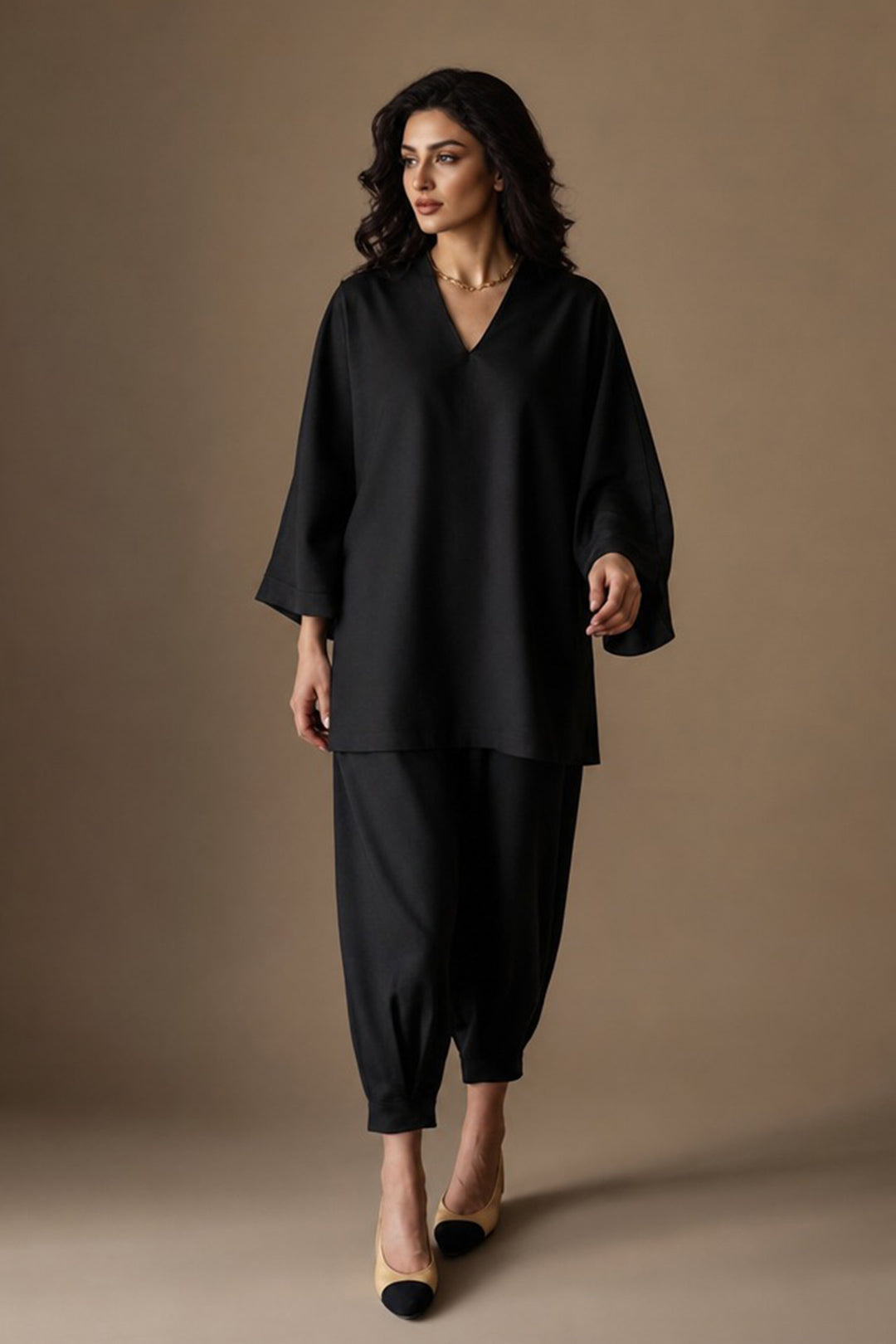 RELAXED FIT V-NECK TUNIC TOP WITH TAPERED PANTS