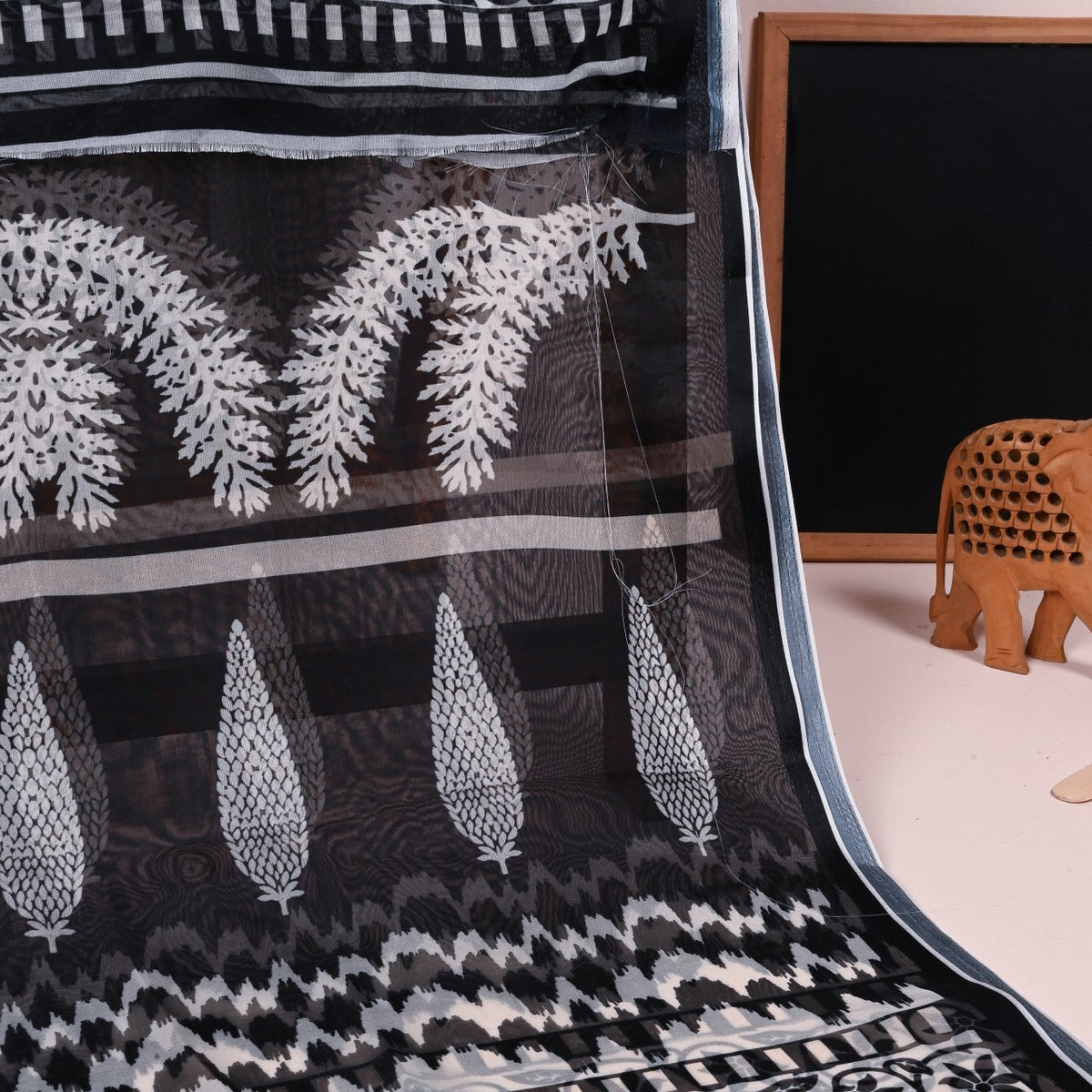 B&W 07 - Silk Dupatta