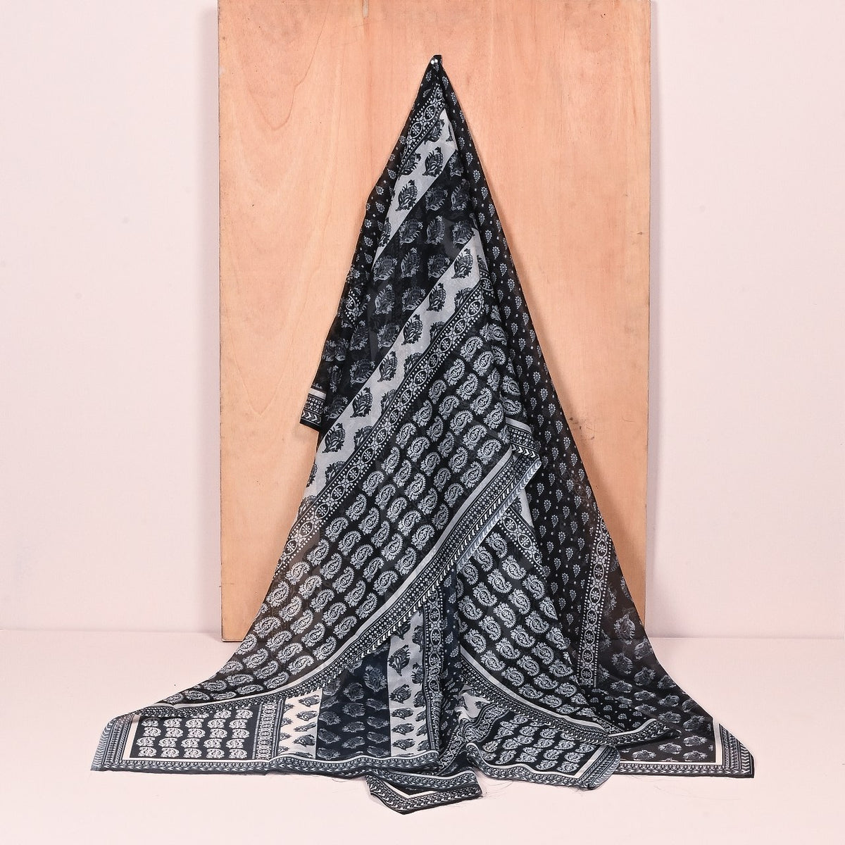 B&W 10 - Silk Dupatta